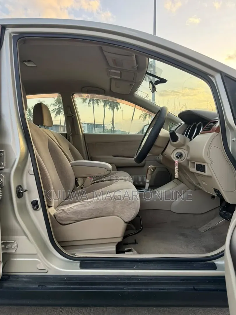 Nissan Tiida 2007 Silver