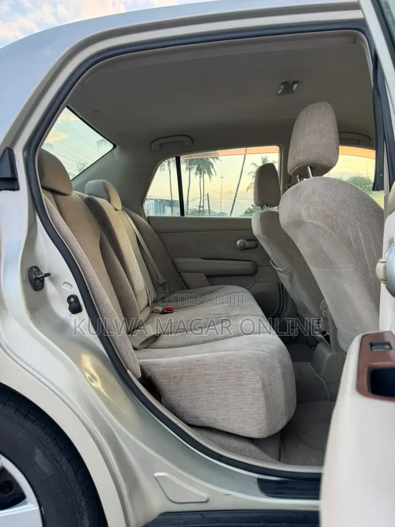 Nissan Tiida 2007 Silver