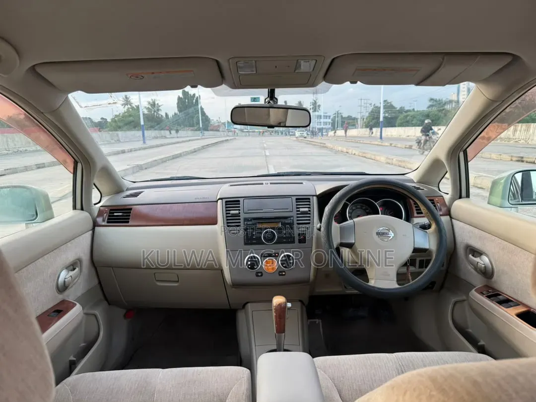 Nissan Tiida 2007 Silver