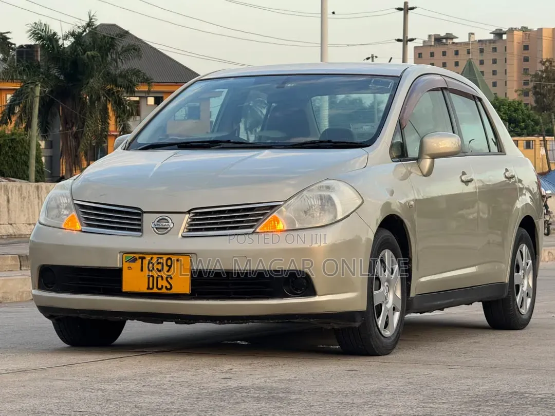 Nissan Tiida 2007 Silver