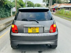 Toyota IST 2005 Brown