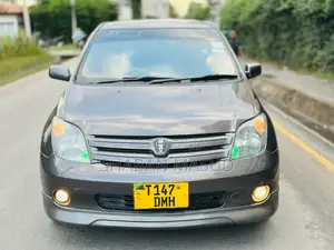 Toyota IST 2005 Brown