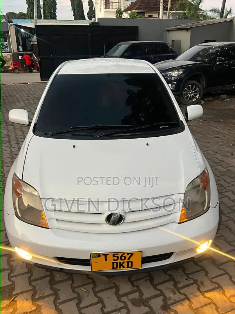 Toyota IST 2004 White