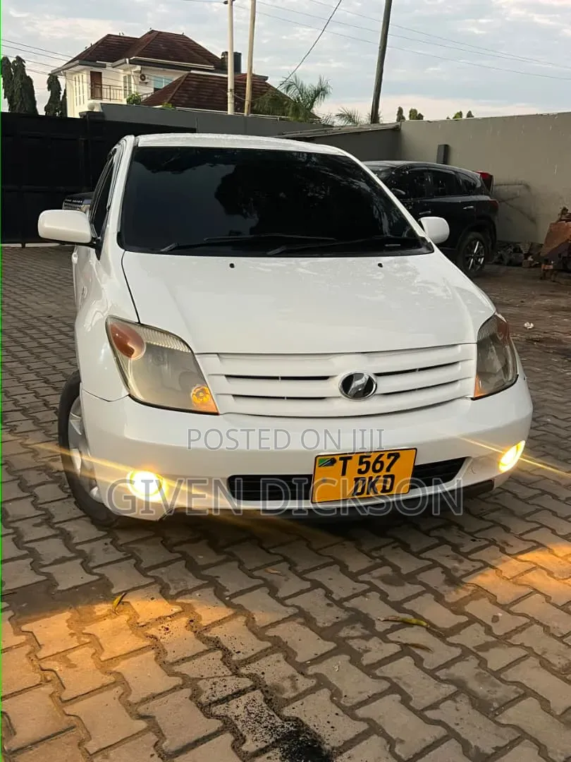 Toyota IST 2004 White