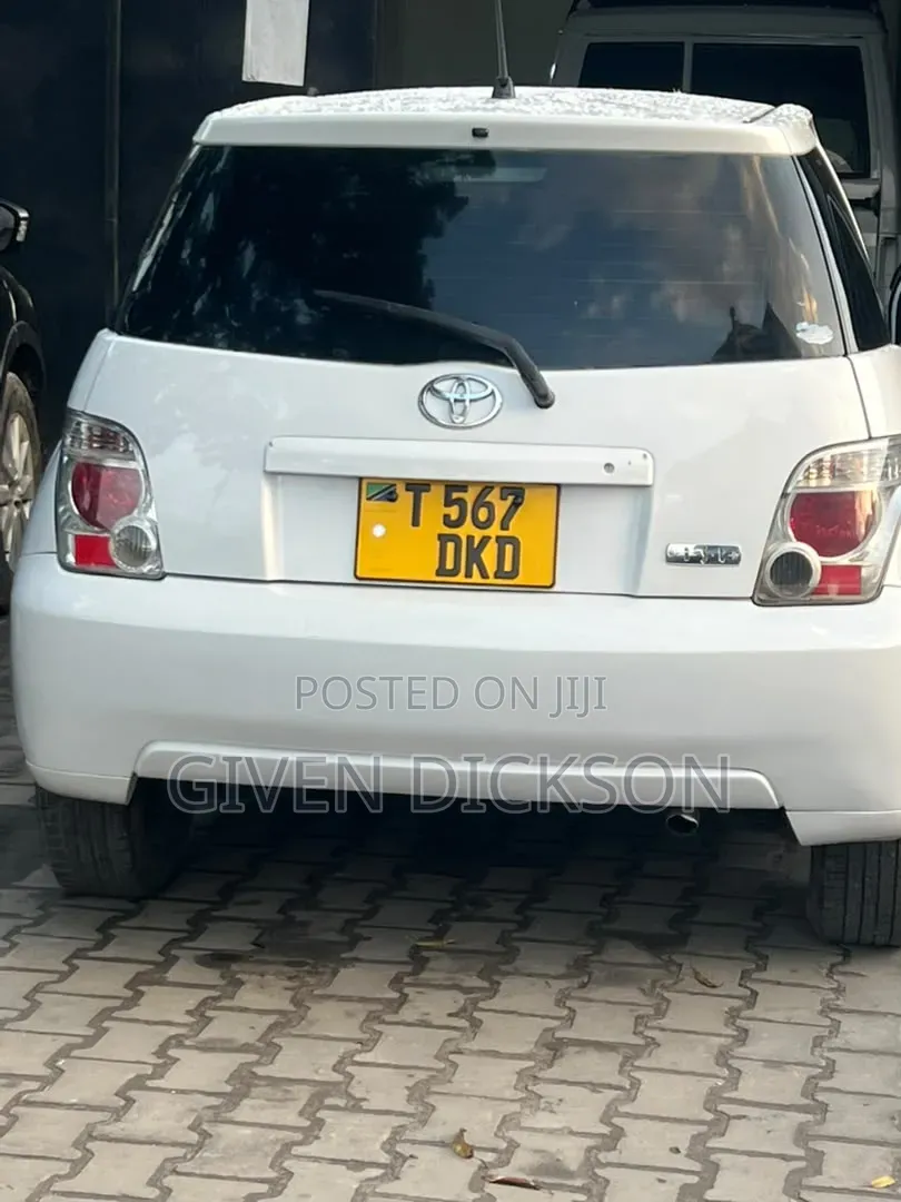 Toyota IST 2004 White