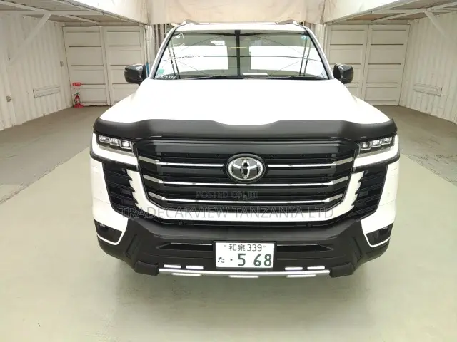 Toyota Land Cruiser LC300 2023 Pearl