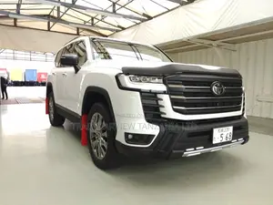 Toyota Land Cruiser LC300 2023 Pearl