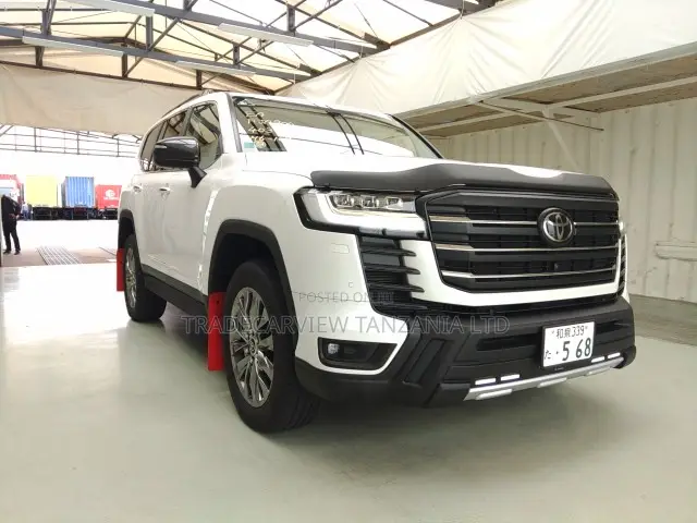 Toyota Land Cruiser LC300 2023 Pearl