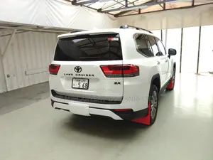 Toyota Land Cruiser LC300 2023 Pearl