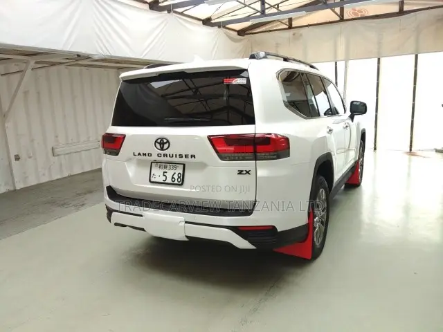 Toyota Land Cruiser LC300 2023 Pearl