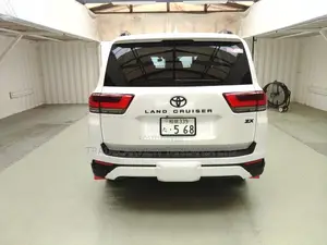 Toyota Land Cruiser LC300 2023 Pearl