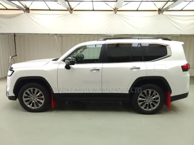 Toyota Land Cruiser LC300 2023 Pearl