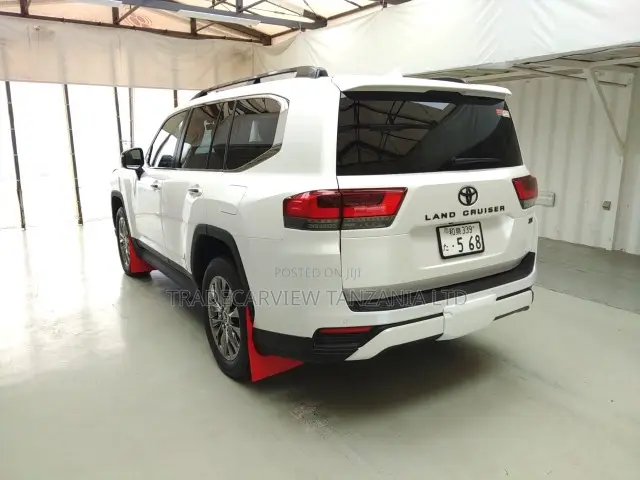 Toyota Land Cruiser LC300 2023 Pearl