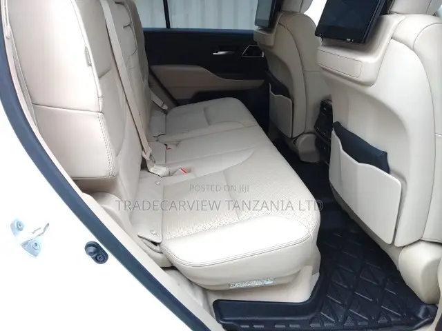 Toyota Land Cruiser LC300 2023 Pearl