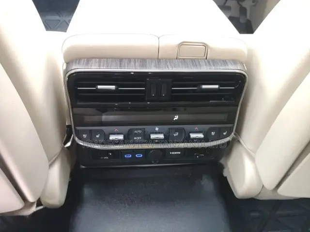 Toyota Land Cruiser LC300 2023 Pearl