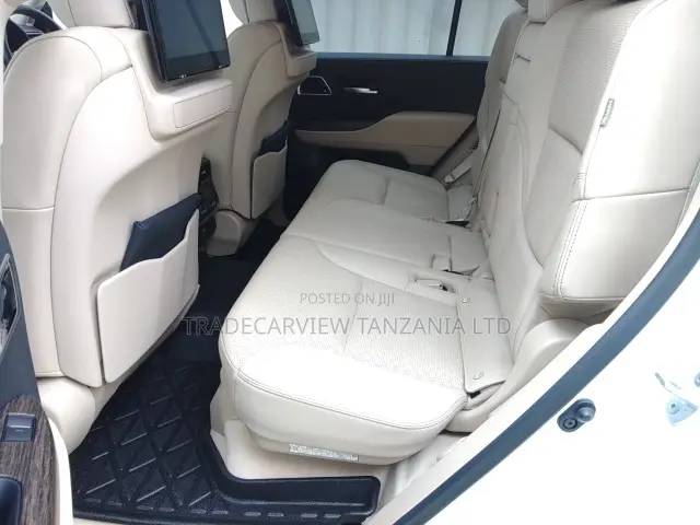 Toyota Land Cruiser LC300 2023 Pearl