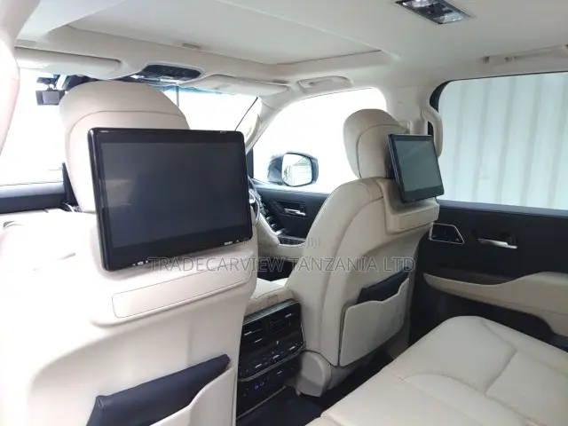 Toyota Land Cruiser LC300 2023 Pearl