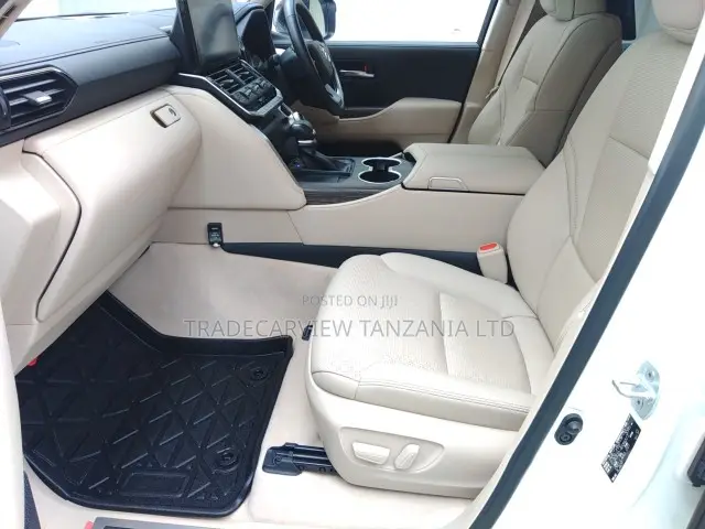 Toyota Land Cruiser LC300 2023 Pearl