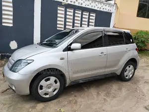Toyota IST 2005 Silver