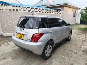 Toyota IST 2005 Silver