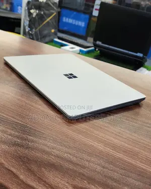 Laptop Microsoft Surface Laptop 8GB Intel Core i5 SSD 256GB