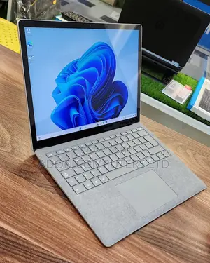 Laptop Microsoft Surface Laptop 8GB Intel Core i5 SSD 256GB