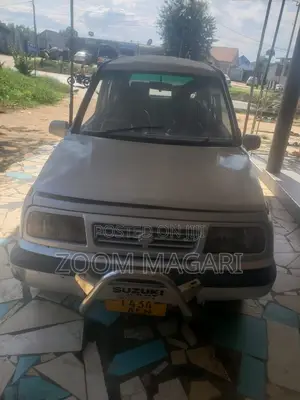 Suzuki Escudo 1999 Silver