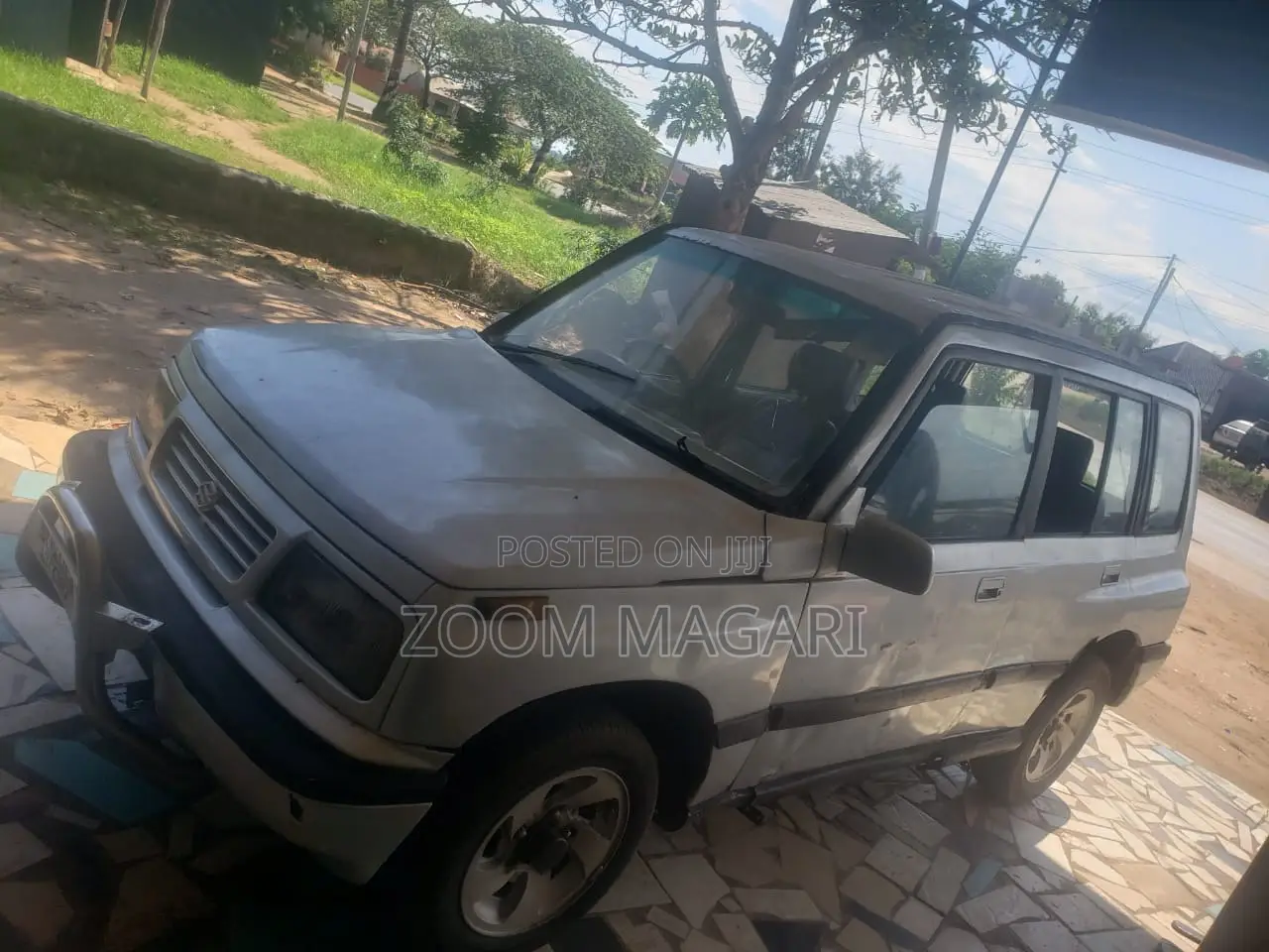 Suzuki Escudo 1999 Silver