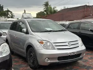 Toyota IST 2003 Silver