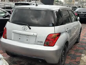 Toyota IST 2003 Silver