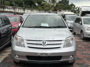 Toyota IST 2003 Silver