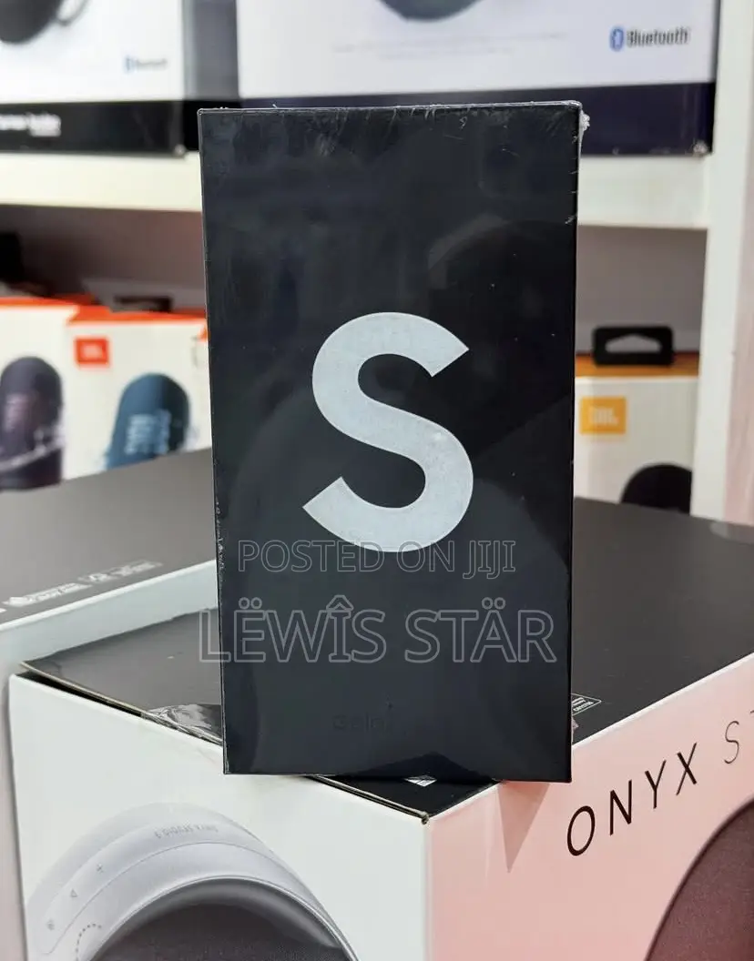 New Samsung Galaxy S22 5G 256 GB Black