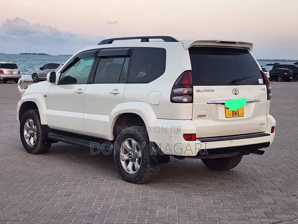 Toyota Land Cruiser Prado 2006 White