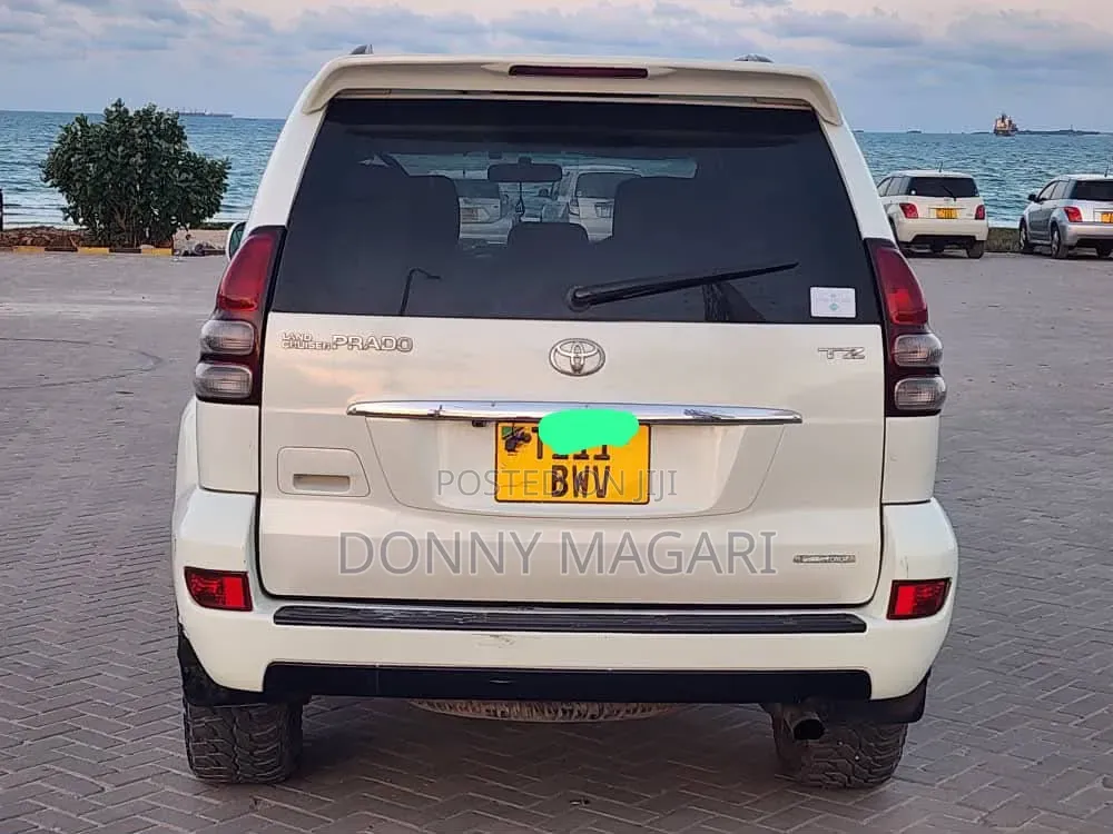 Toyota Land Cruiser Prado 2006 White