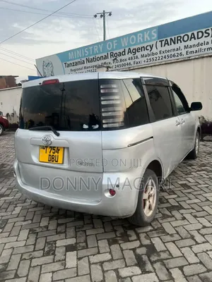 Toyota Sienta 2005 Silver