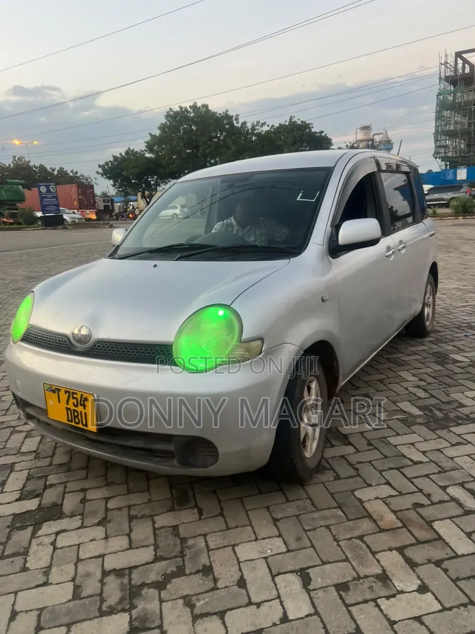 Toyota Sienta 2005 Silver