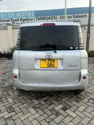 Toyota Sienta 2005 Silver