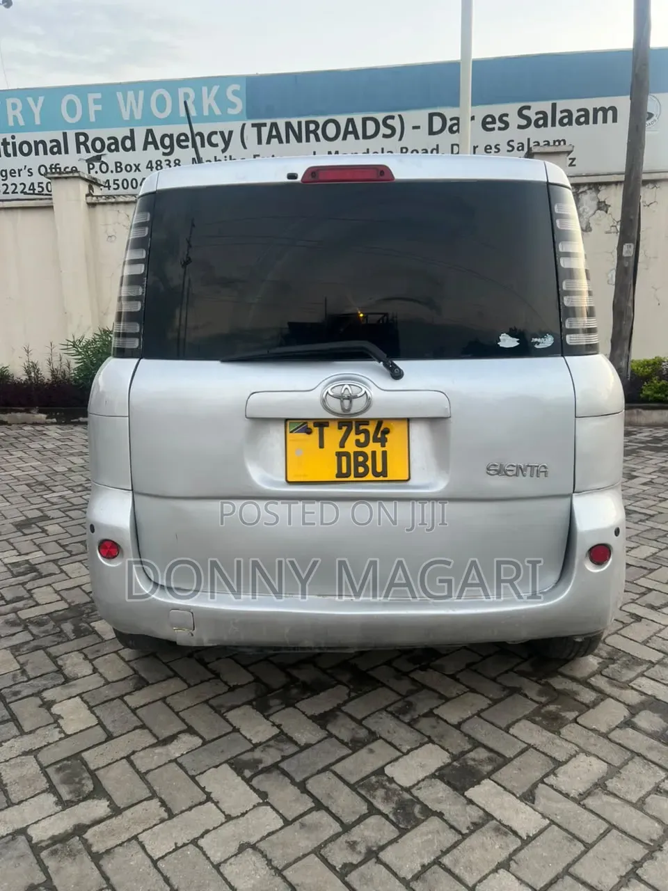 Toyota Sienta 2005 Silver