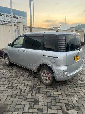 Toyota Sienta 2005 Silver