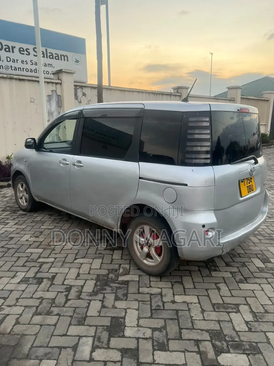 Toyota Sienta 2005 Silver