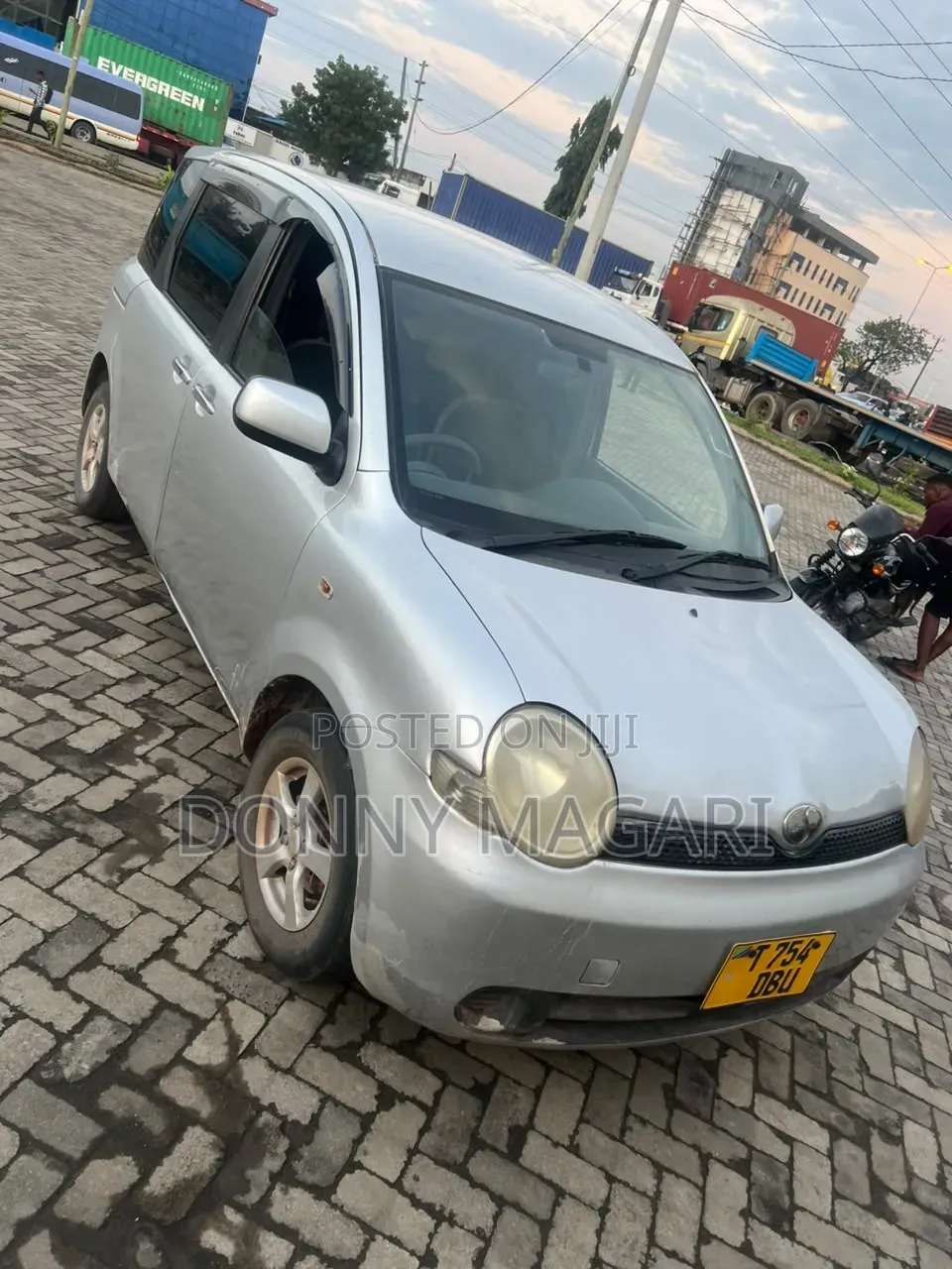 Toyota Sienta 2005 Silver
