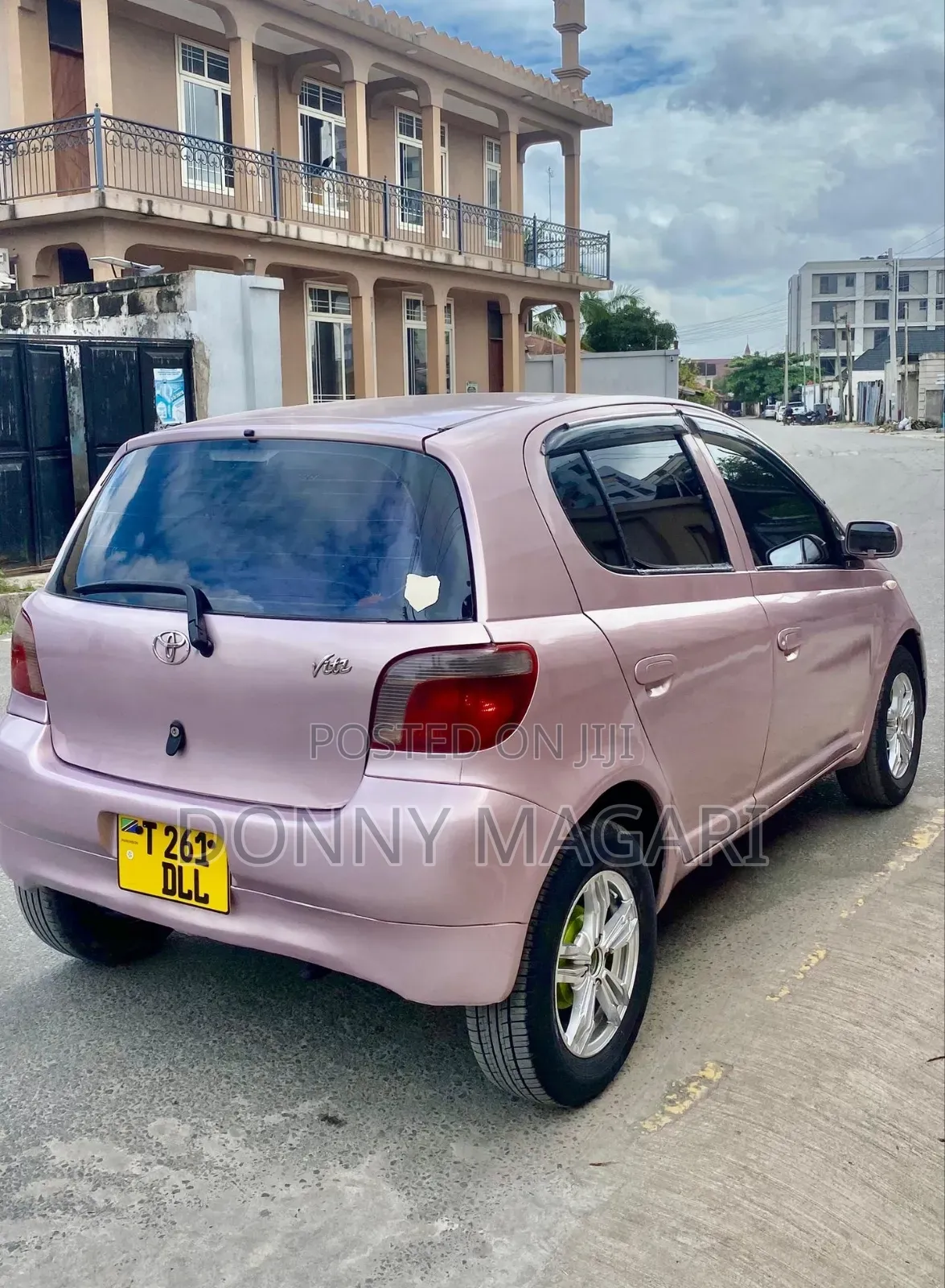 Toyota Vitz 2004 Pink