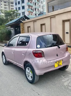 Toyota Vitz 2004 Pink