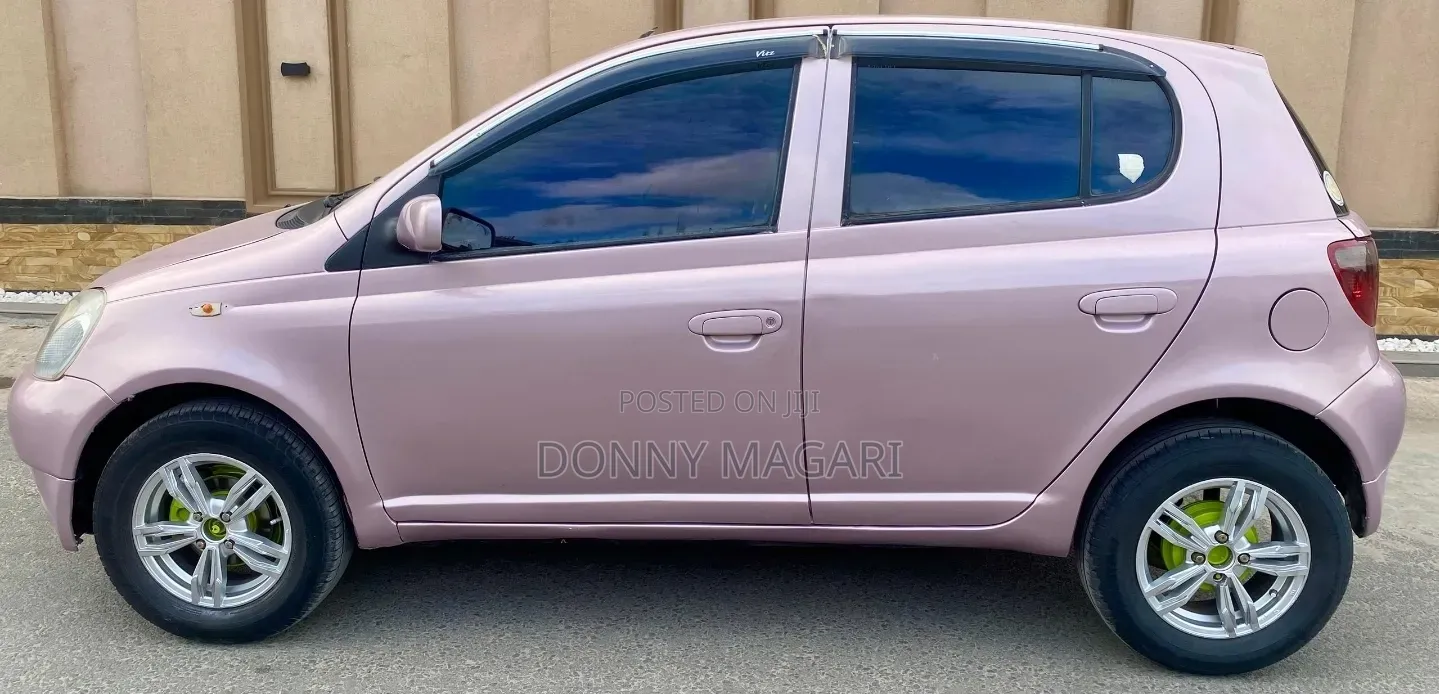 Toyota Vitz 2004 Pink