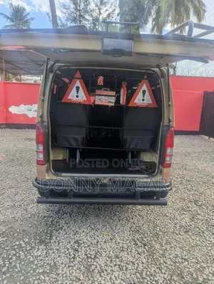 Toyota HiAce 2008 Yellow