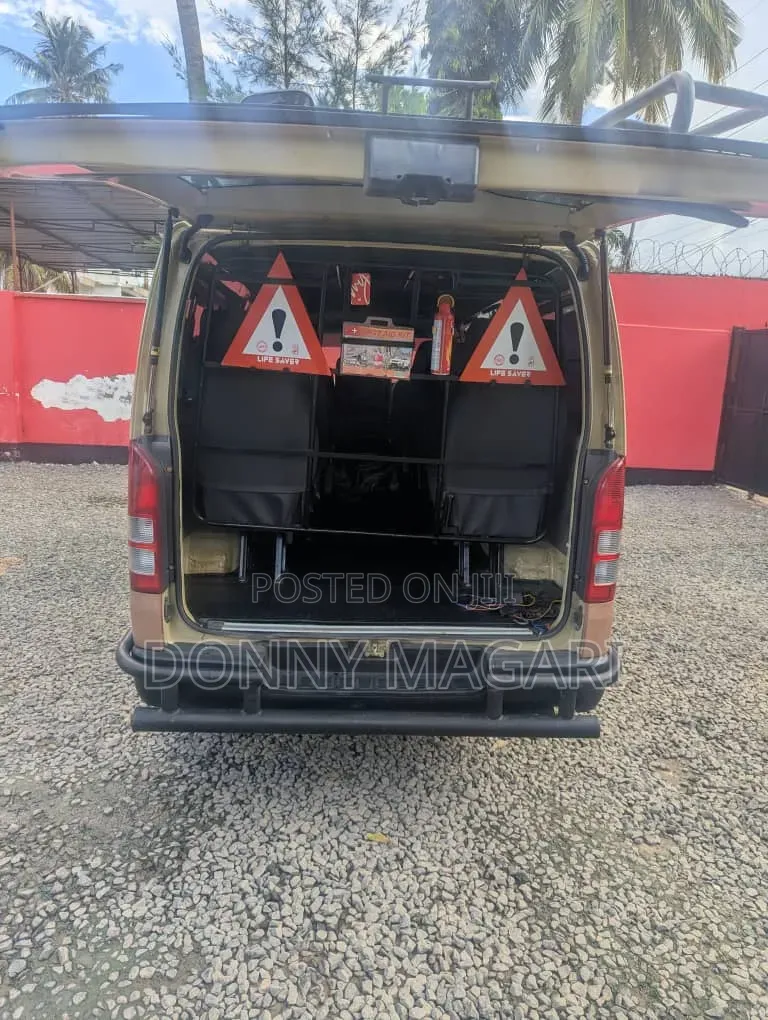 Toyota HiAce 2008 Yellow