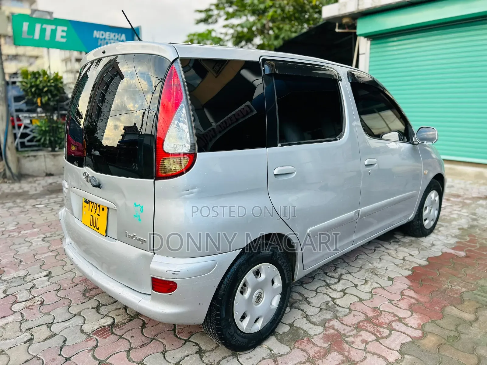 Toyota Fun Cargo 2005 Silver