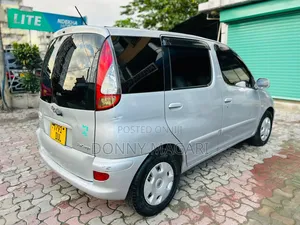 Toyota Fun Cargo 2005 Silver