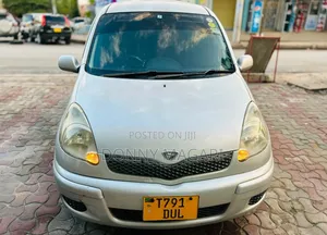 Toyota Fun Cargo 2005 Silver