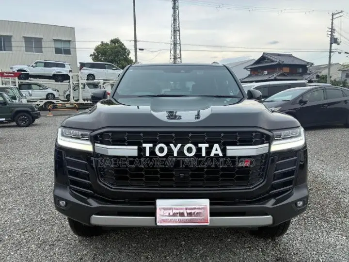 Toyota Land Cruiser LC300 2023 Black